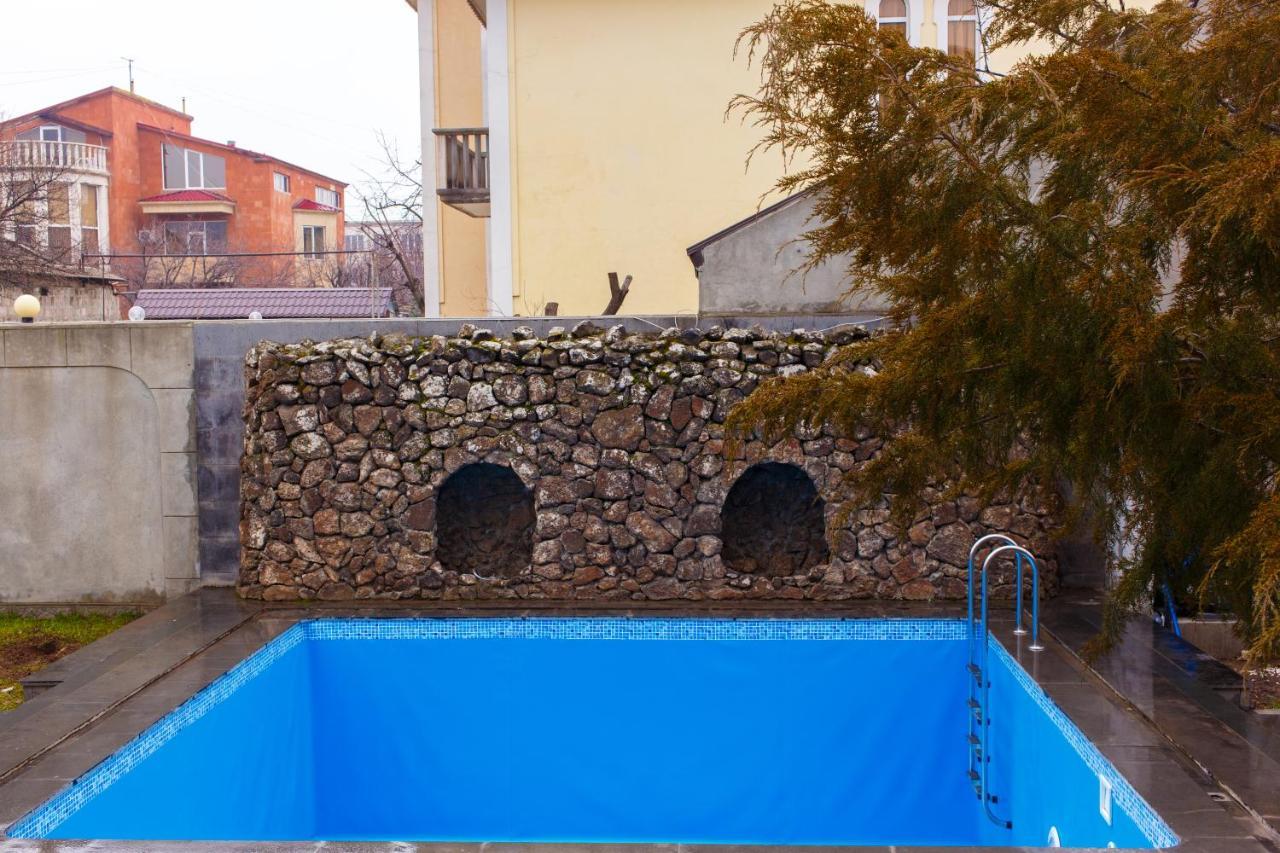 Red Castle Hotel Jereván Kültér fotó